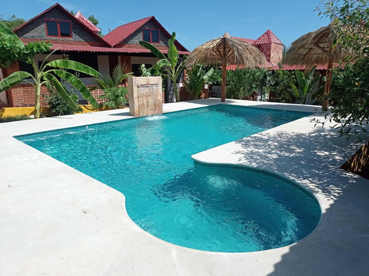 Bungalows Y Cabanas, Las Barracas De La Barra Malucano Luaran gambar