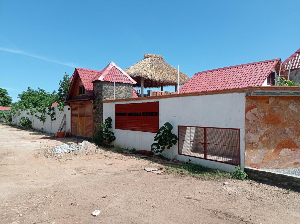 Bungalows Y Cabanas, Las Barracas De La Barra Malucano Luaran gambar